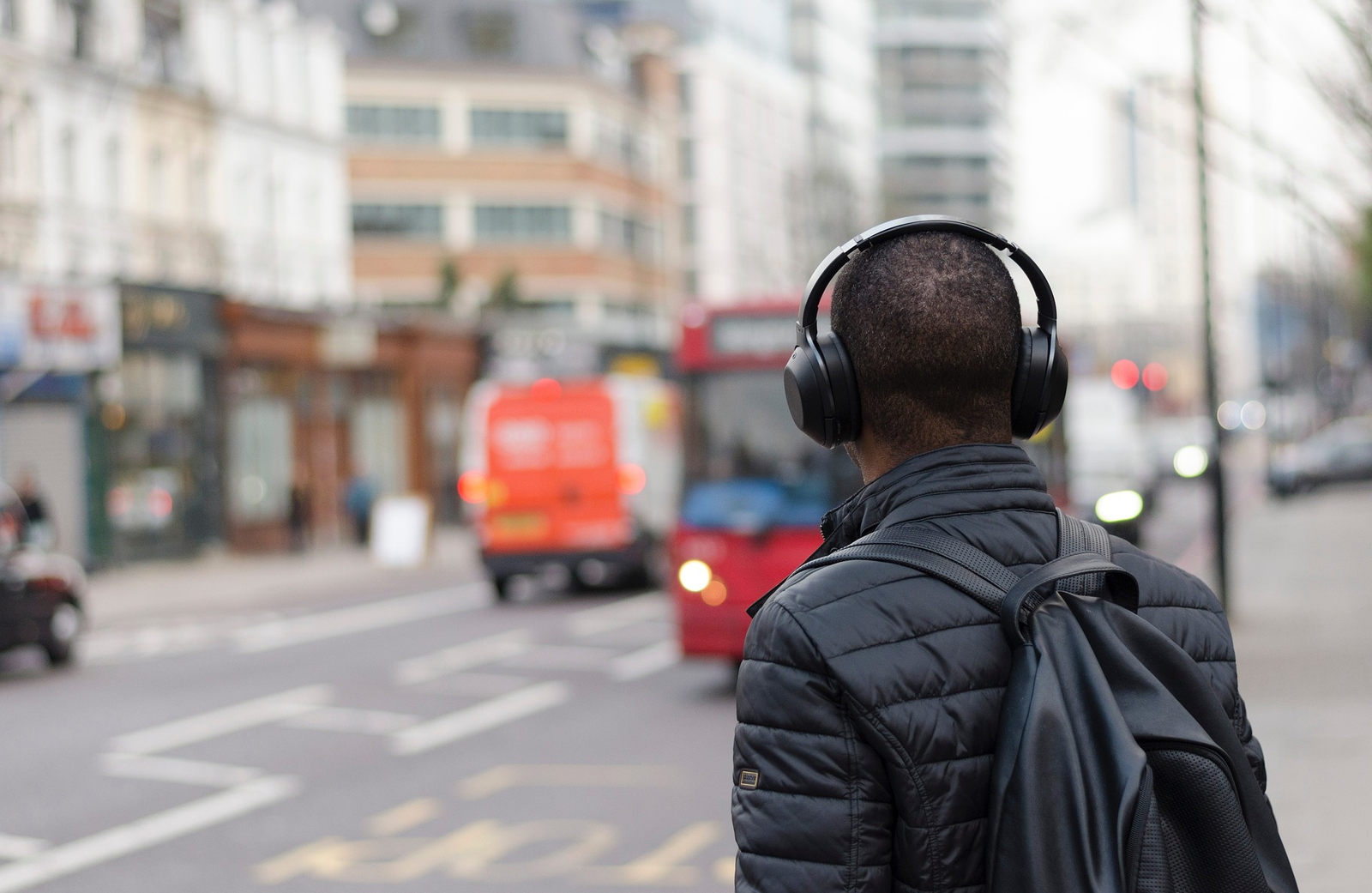 Read more about the article Top 5 Noise-Canceling Headphones for Work and Travel